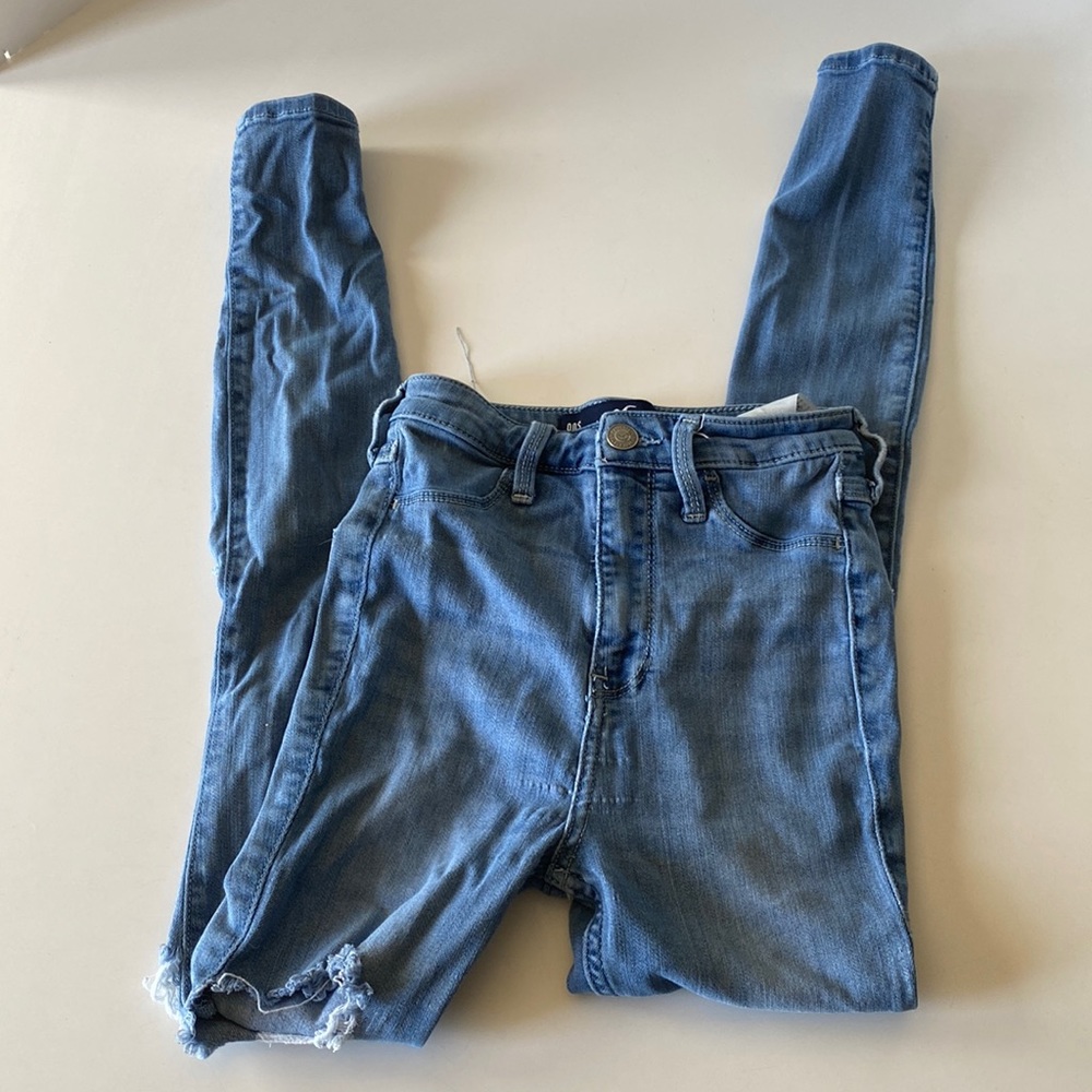 Hollister Ultra High Rise Distressed Jean Legging (00S)